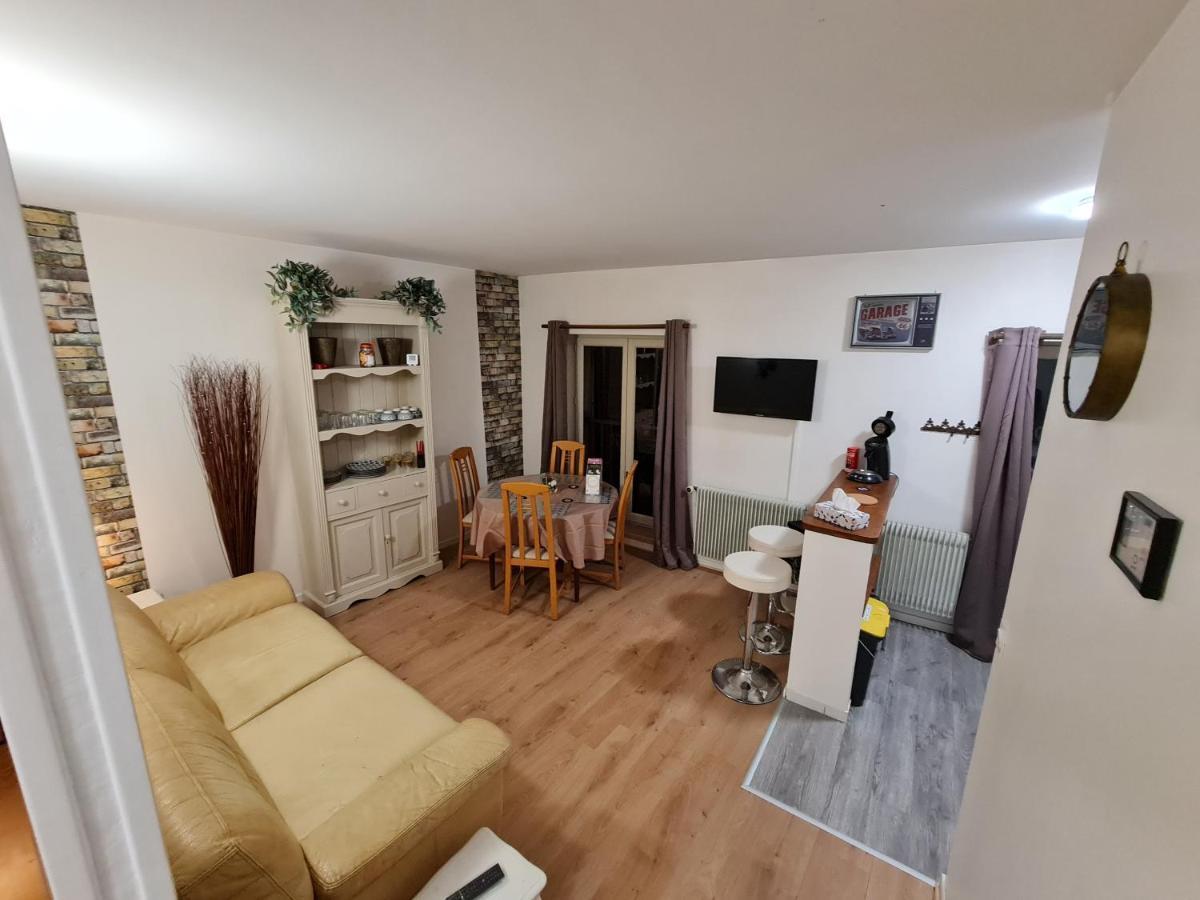 Deux Pieces Terrasse Apartamento Moret-sur-Loing Exterior foto